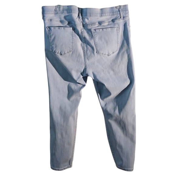 Ava & Viv Light Blue Skinny Jeans 18W Mid Rise Stretch Waistband 5-Pocket Denim - Picture 2 of 15